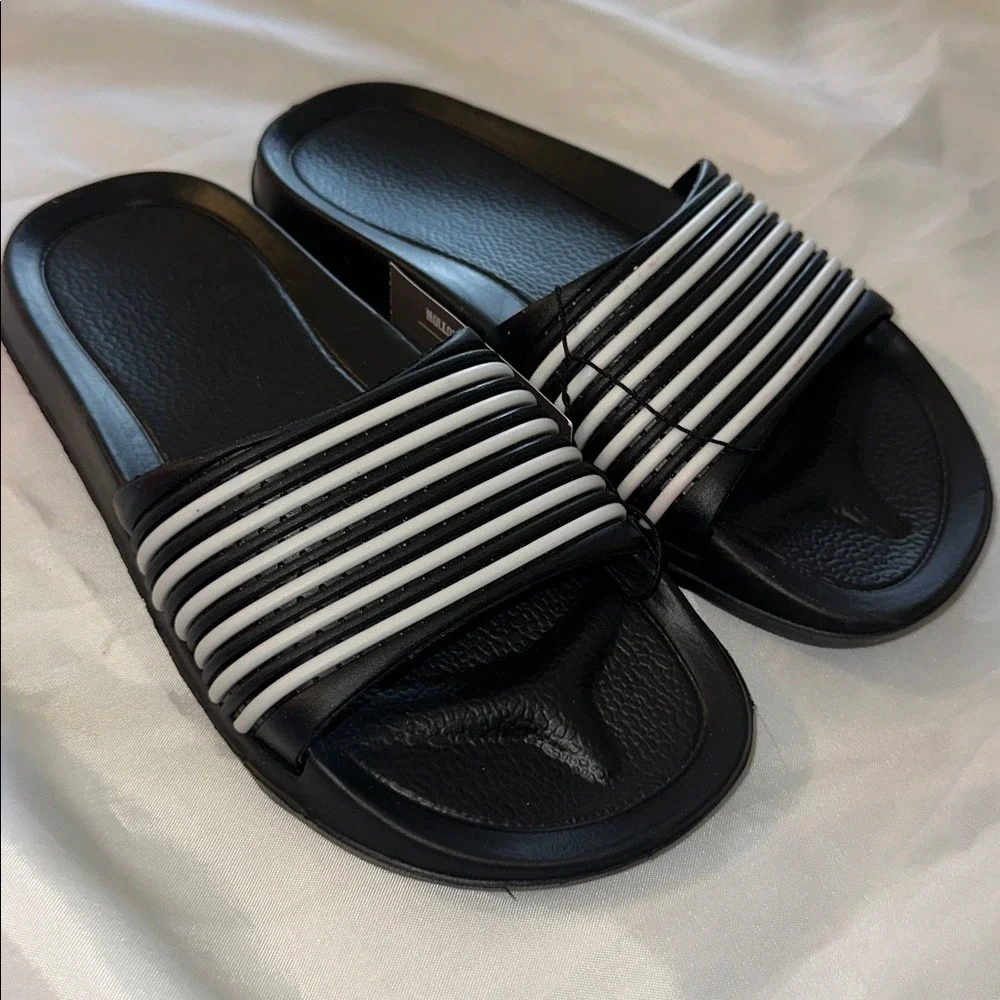 Black White Striped Rubber Slide Sandals Slip On Pool Shoes Size 2‎